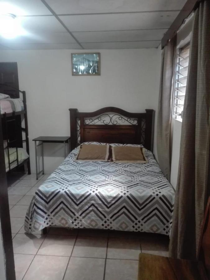 Huellas Hostal Antigua Exterior foto